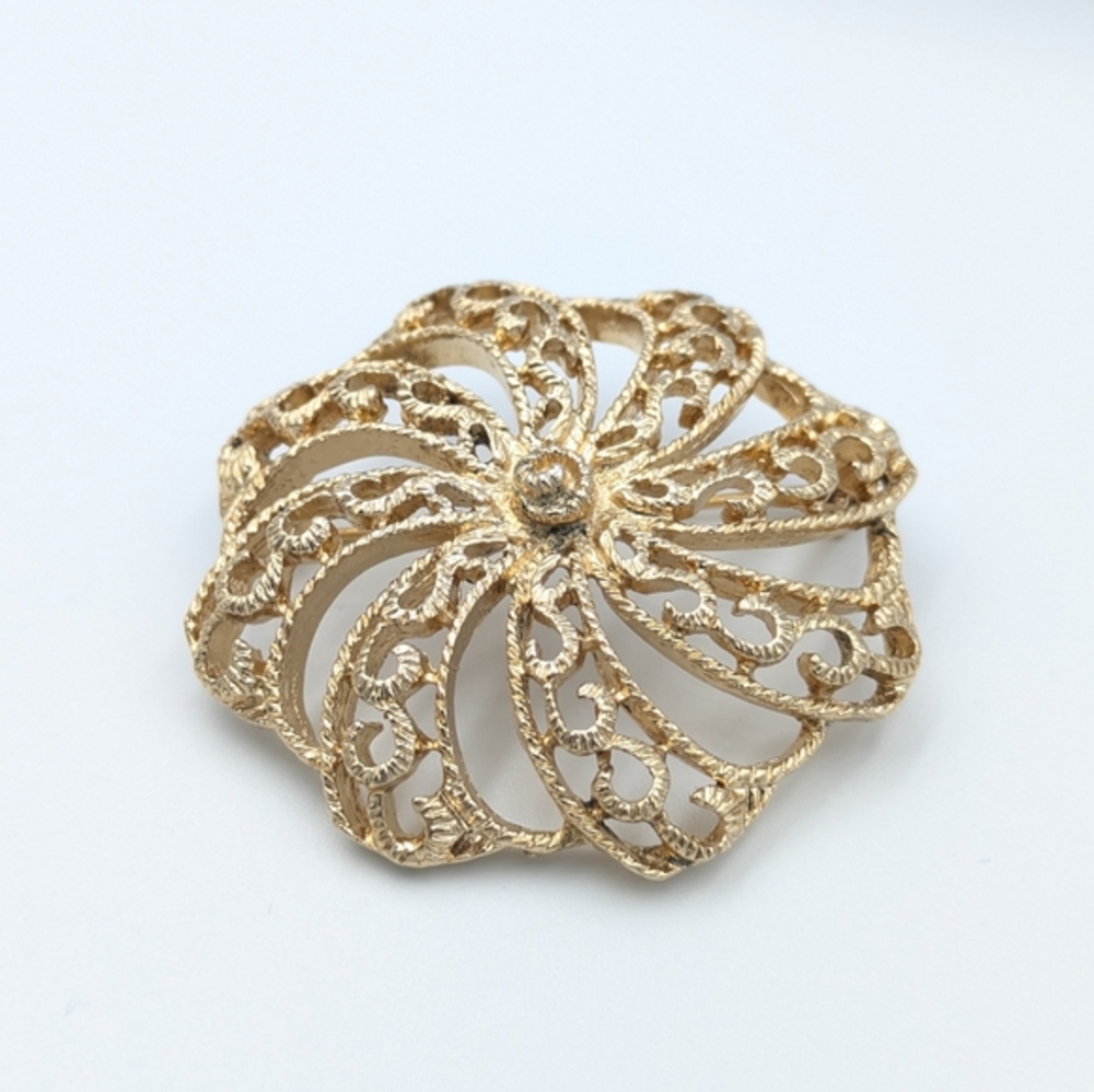 Vintage Sarah Coventry spiral round brooch pin